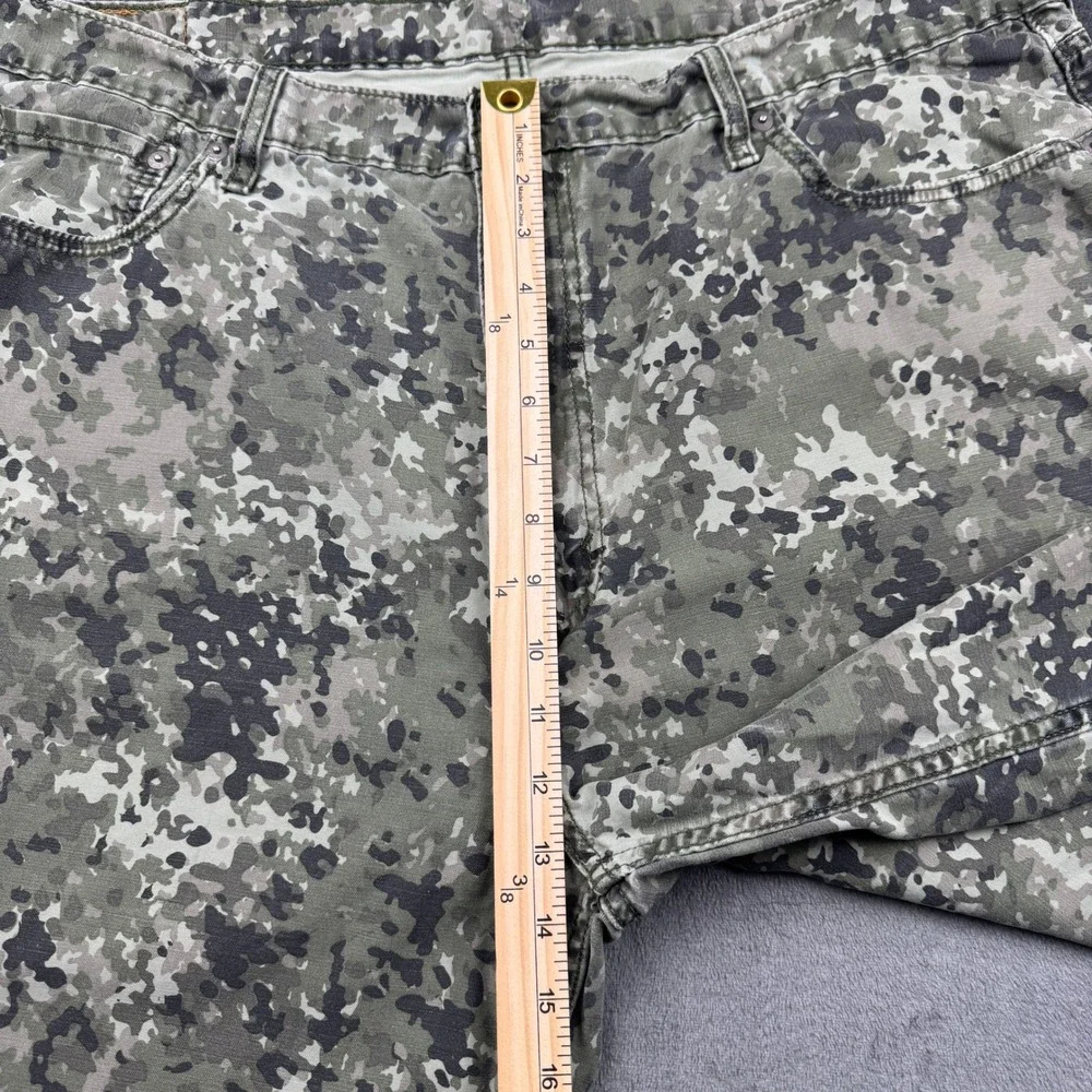 Y2K Levis 469 Shorts Loose Fit Mens 42 Digital Camo Green Denim Excellent